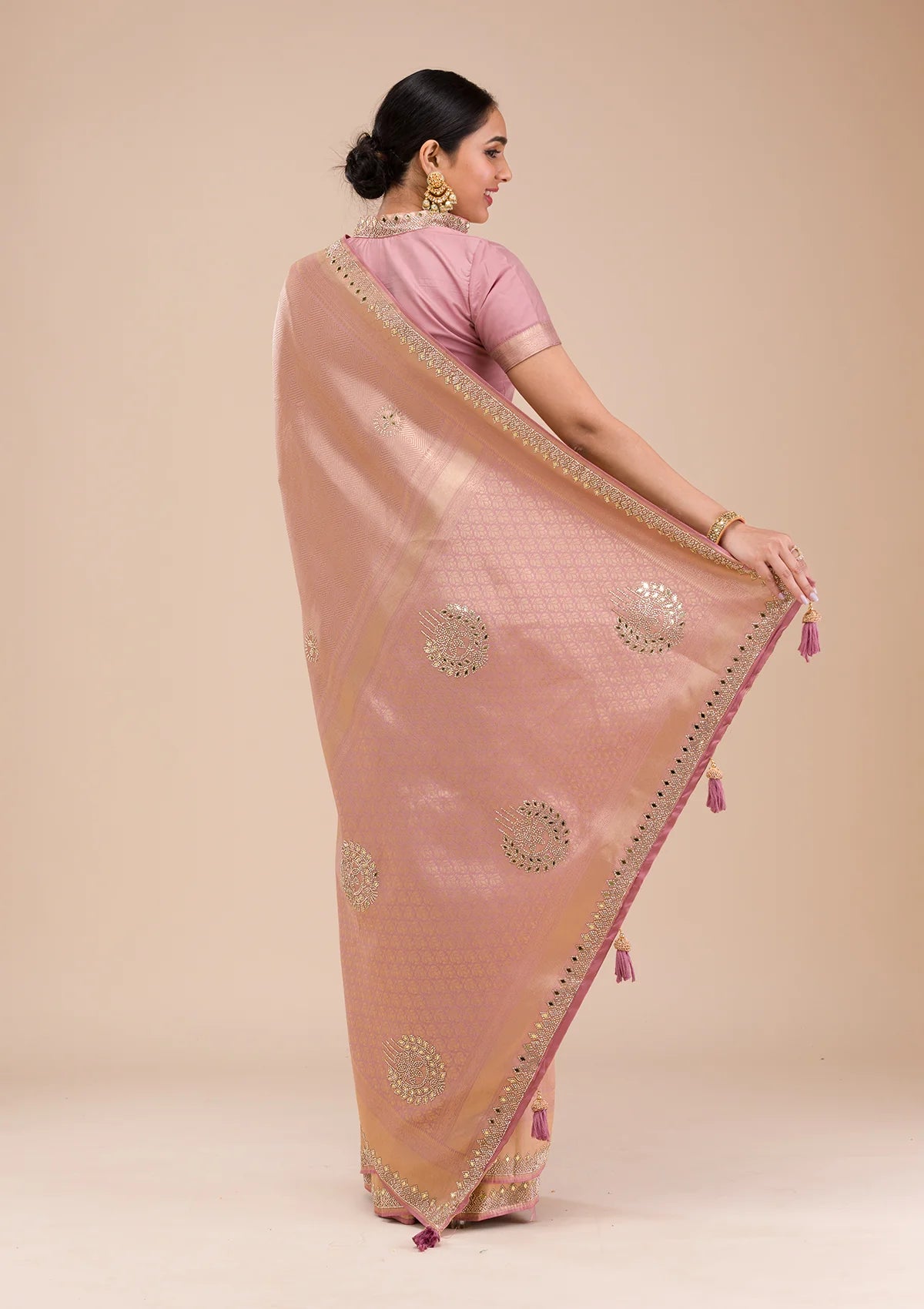 onion-pink-mirrorwork-silk-saree